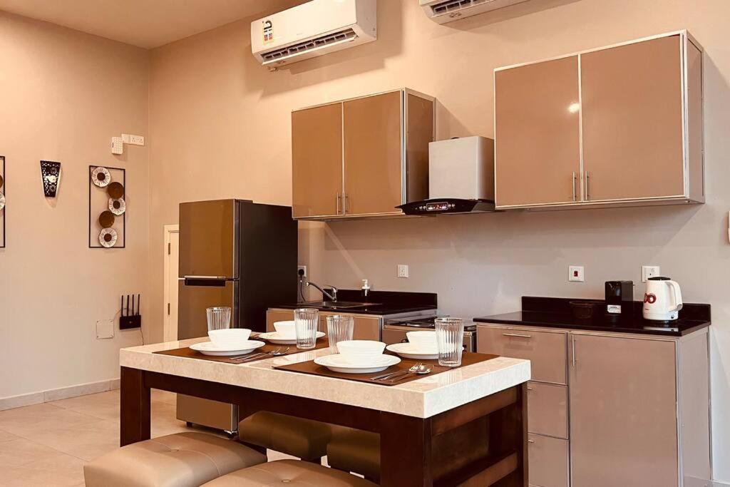 One Guest Place 2Bhk Apartments Near The Beach 马斯喀特 外观 照片
