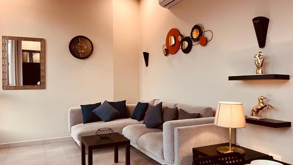 One Guest Place 2Bhk Apartments Near The Beach 马斯喀特 外观 照片